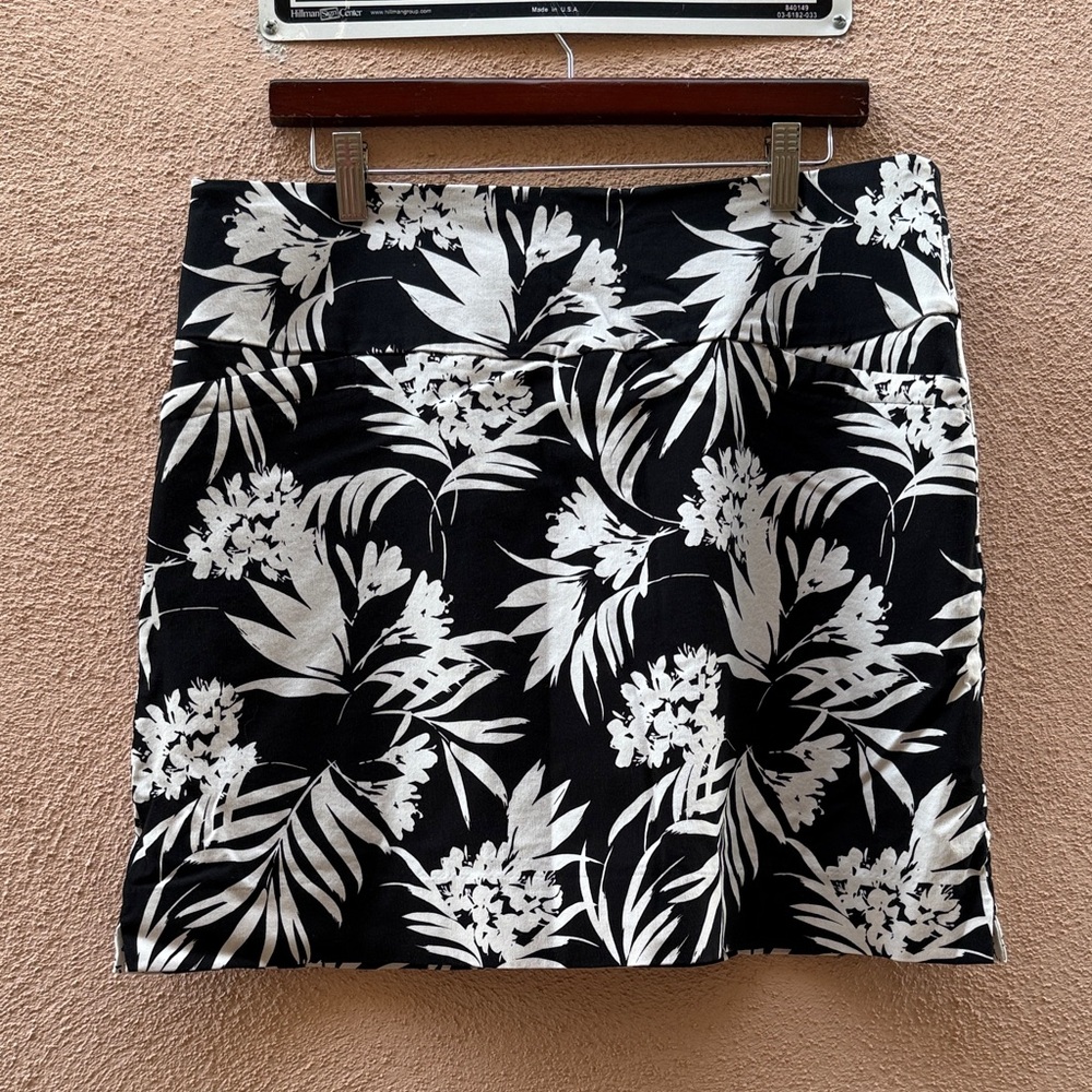 Floral Black and White Golf SKORT